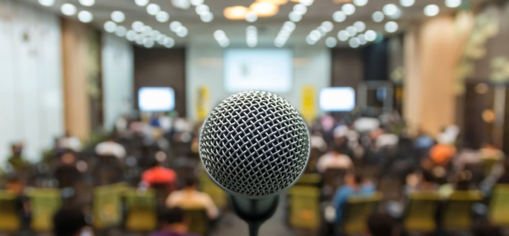 8 ways to embrace the challenge of public&nbsp;speaking